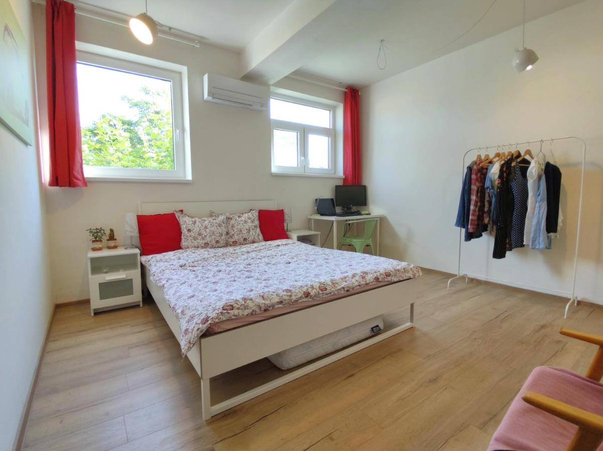 Big Stay - 4 Bedroom, 2 Bathroom Central Apartment With Ac Bratislava Exteriér fotografie