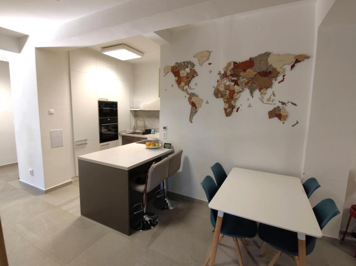 Big Stay - 4 Bedroom, 2 Bathroom Central Apartment With Ac Bratislava Exteriér fotografie